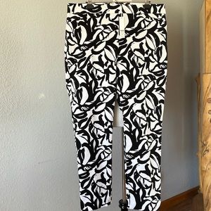 New Chico’s 360 Brigitte So Slimming Leaf Print Slim Ankle Pants Sz 18T